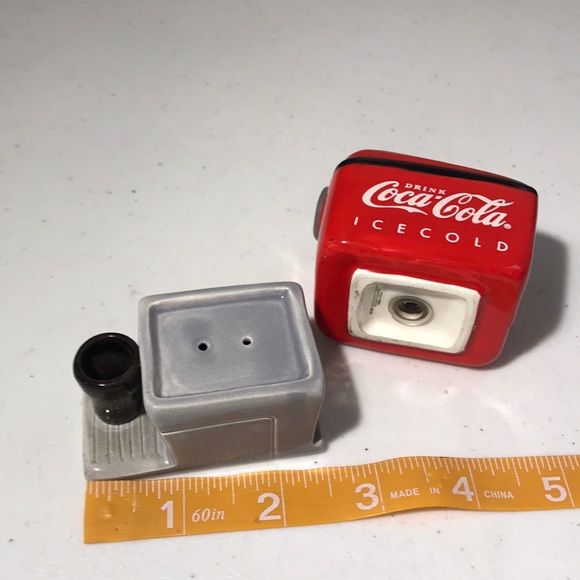 Coca Cola Soda Fountain Salt and Pepper Shaker - Picture 2 of 4